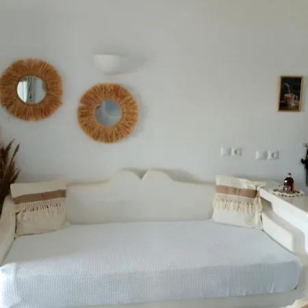 Palio Karnagio παλιό καρνάγιο Apartman *