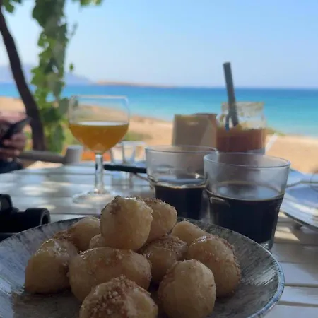 Palio Karnagio παλιό καρνάγιο 公寓 *